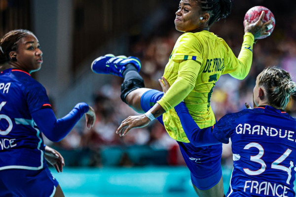 Bruna de Paula concorre ao prêmio de melhor atleta de handebol de 2025