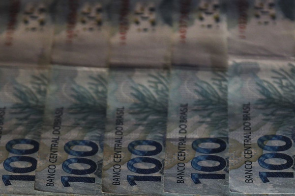 Arrecadação federal bate recorde de R$ 2,89 trilhões em 2025