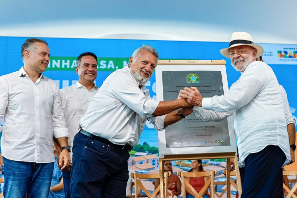 Lula diz que "falta vergonha na cara" a quem defende dono do Master 