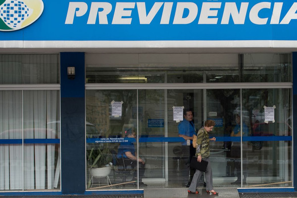 Agências do INSS abrem para atendimento extra neste sábado e domingo