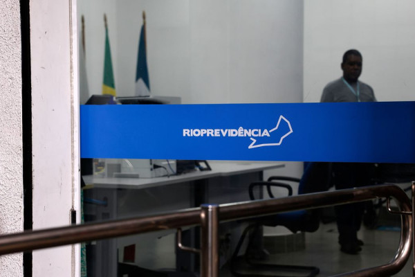 Cláudio Castro exonera presidente da Rioprovidência