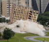 Tradicional hotel de luxo é implodido no centro de Brasília