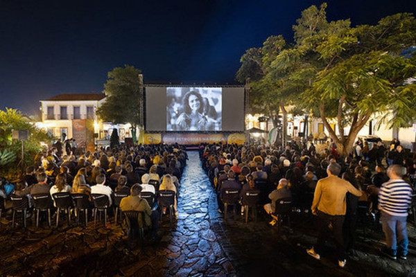 Sessão na praça emociona público da Mostra Tiradentes