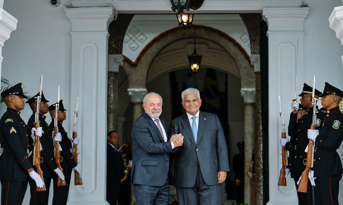 Após investida de Trump, Lula defende neutralidade do Canal do Panamá