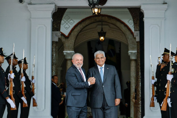 Após investida de Trump, Lula defende neutralidade do Canal do Panamá