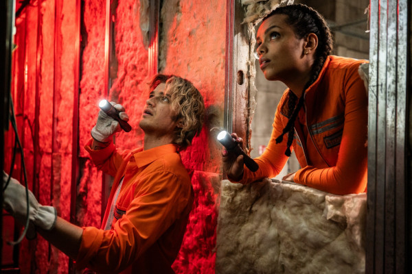 Joe Keery e Georgina Campbell encaram uma noite fora de controle