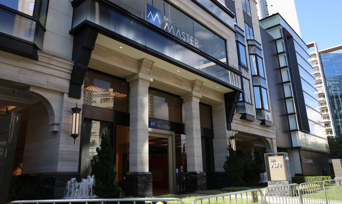 Vorcaro e ex-presidente do BRB se contradizem durante acareação