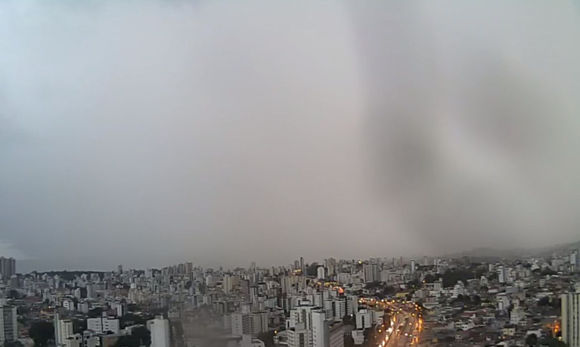 Minas Gerais tem alerta de perigo para tempestades e rajadas de vento