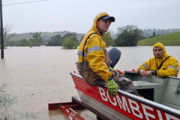 Ciclone extratropical se intensifica em Santa Catarina