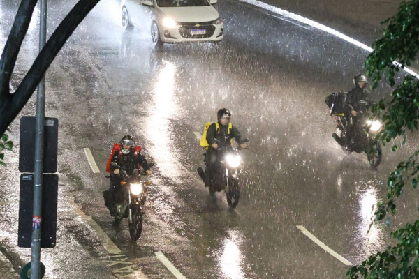 Defesa Civil alerta para risco de chuvas fortes em São Paulo