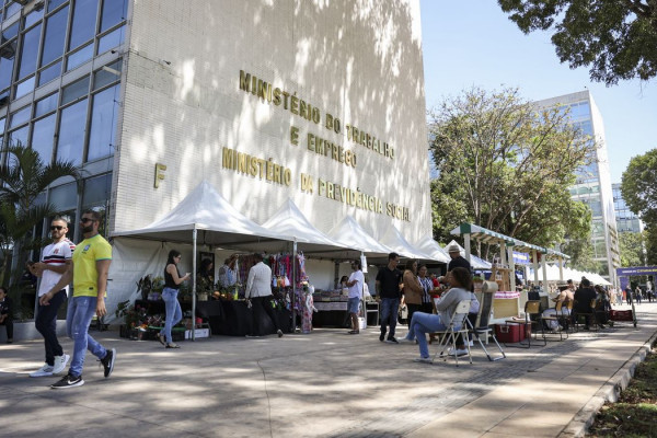 Governo libera mais R$ 3,9 bi para pagar saque-aniversário do FGTS