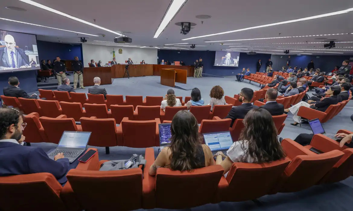 Moraes homologa acordo para que 2 kids pretos cumpram pena alternativa