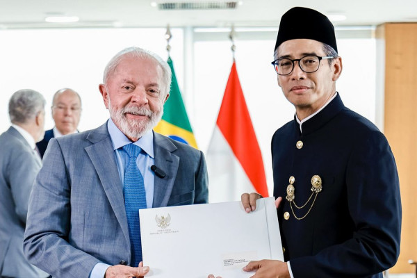 Lula recebe credenciais de nove novos embaixadores