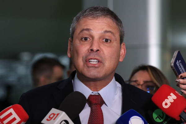 Governo deve enviar projeto para acabar com escala 6x1, diz líder