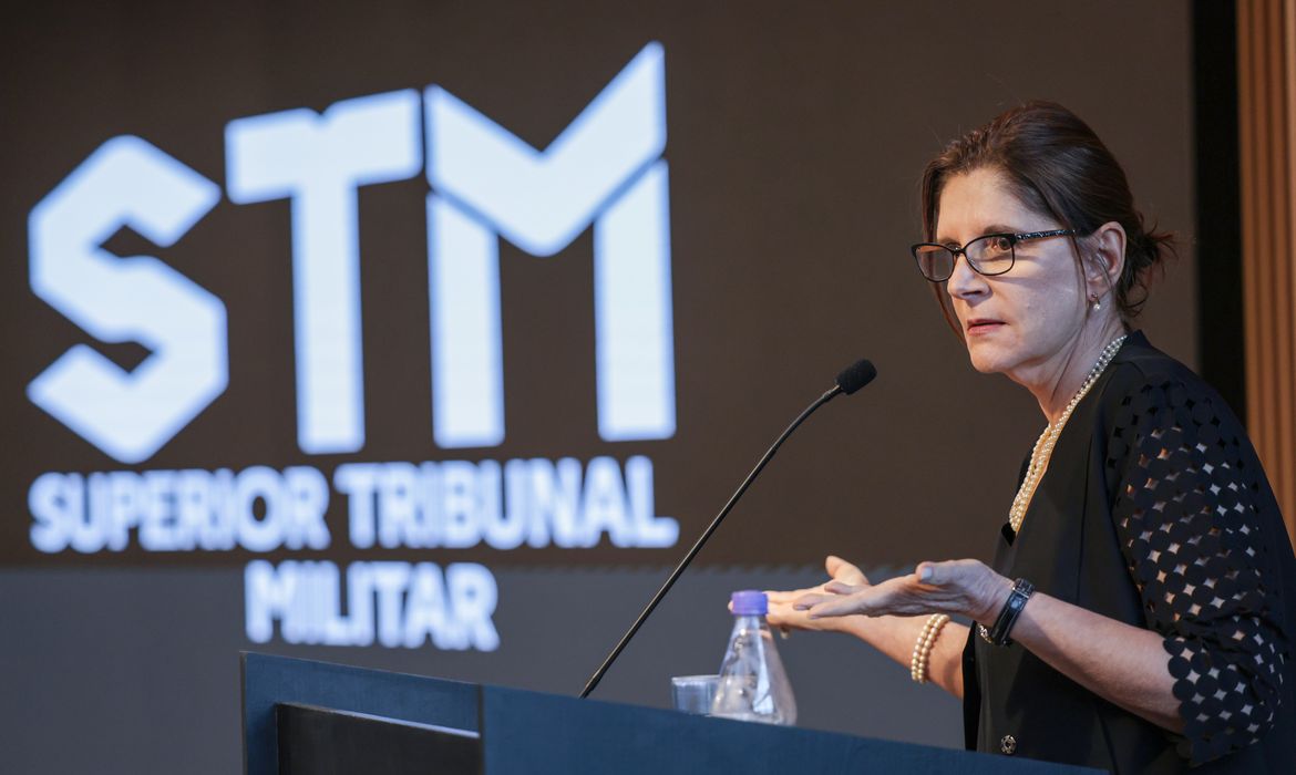 Bolsonaro fez descaso com preceitos éticos dos militares, diz MPM 