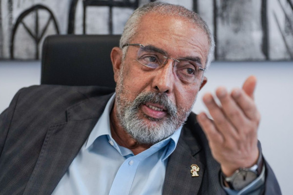 Não há mais razão para manter escala 6x1 e jornada de 44h, diz senador