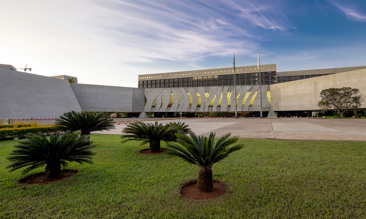 STJ condena conselheiro do TCE-RJ a 13 anos de prisão