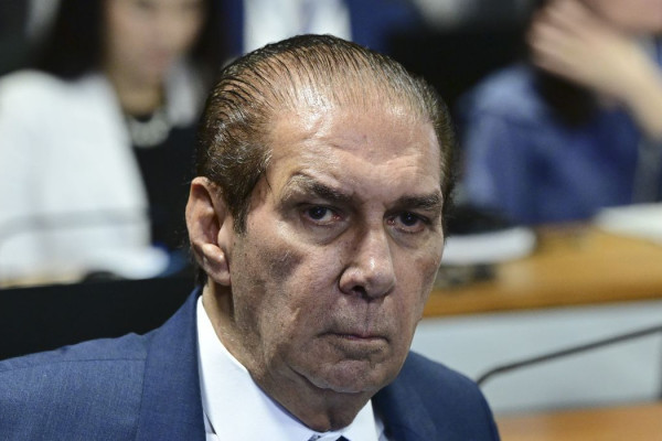 Senador Jader Barbalho é internado em Belém após mal-estar