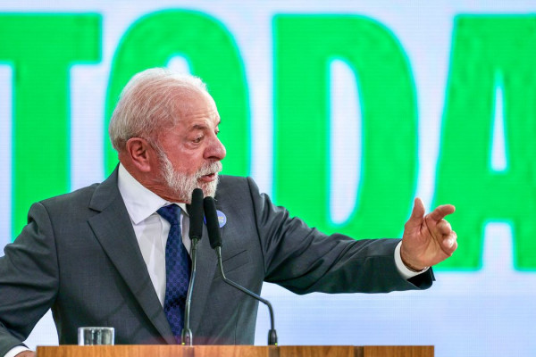 Pacto contra o feminicídio busca colocar leis em prática, diz Lula