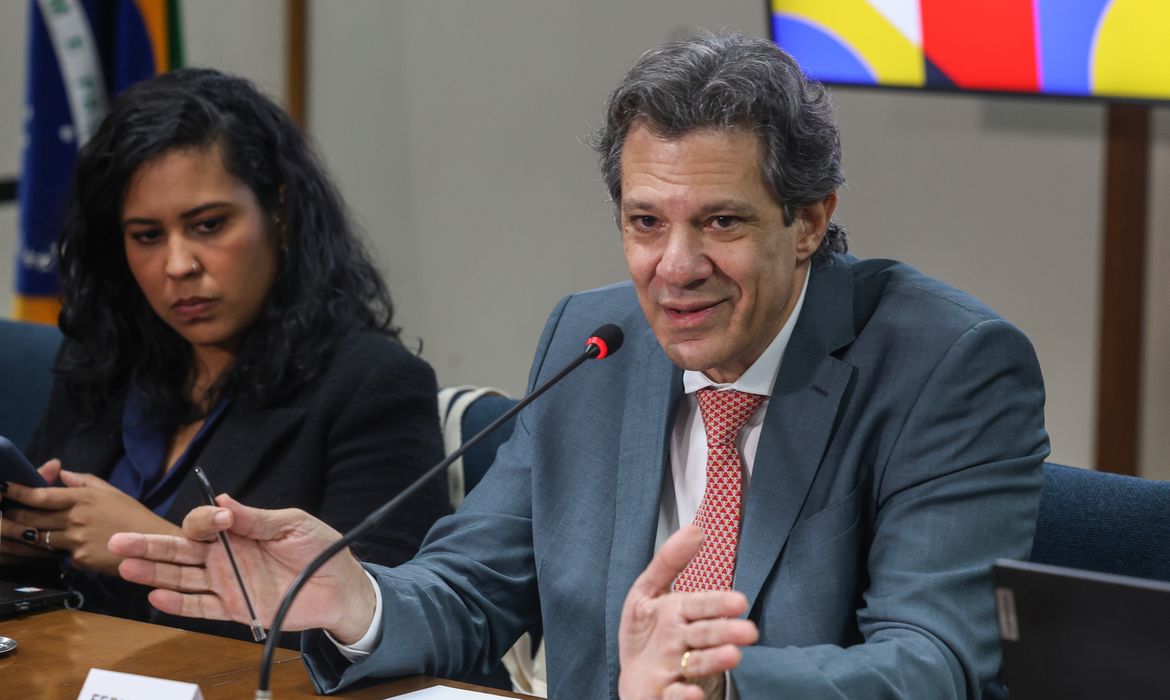 Haddad pede que Congresso enfrente problema dos supersalários