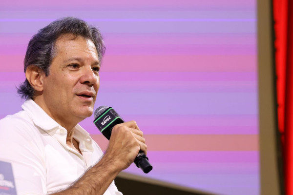 Classe dominante brasileira entende o Estado como dela, diz Haddad