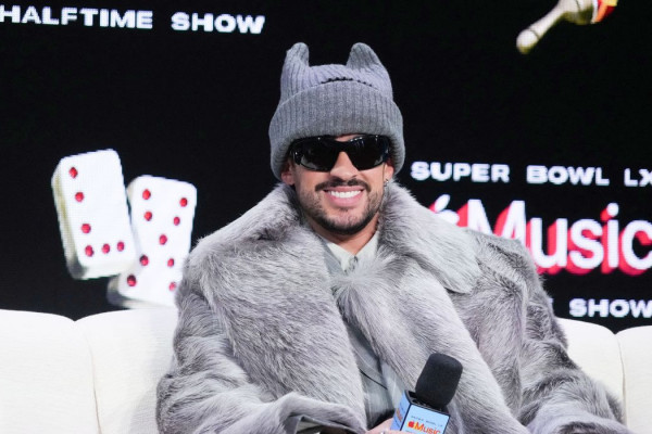 Bad Bunny, vencedor do Grammy e crítico de Trump, canta no Super Bowl