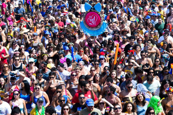 Ministério Público de SP vai investigar superlotação em blocos de rua