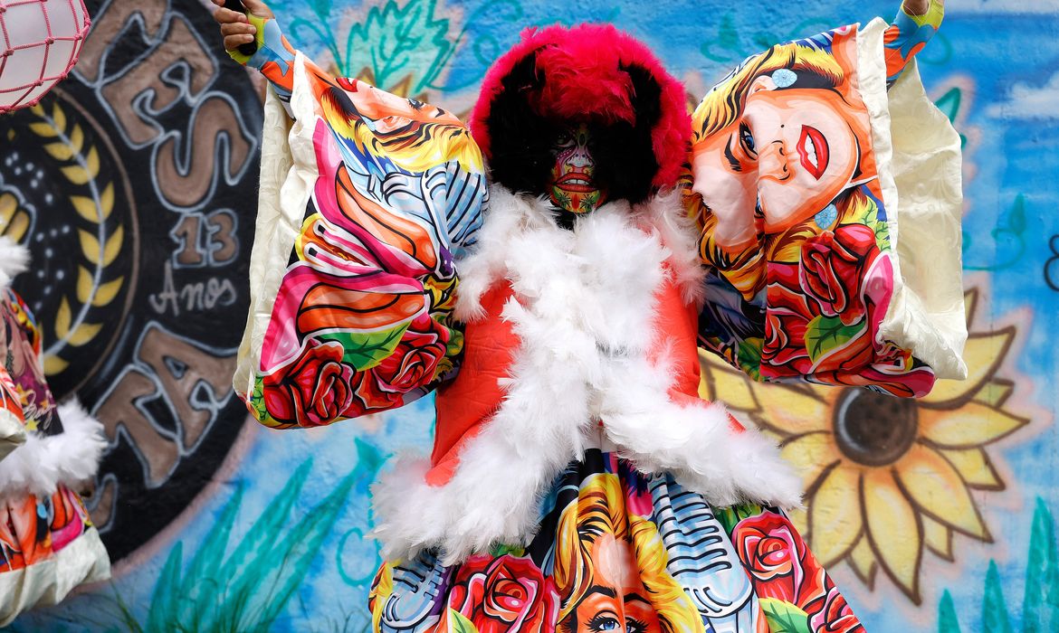 Mulheres bate-bolas, Brilhetes de Anchieta conquistam espaço na rua