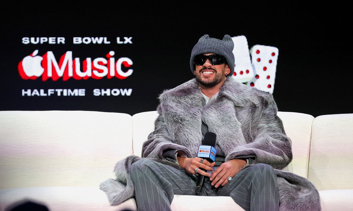 Final do futebol americano vira festa multicultural pró-imigrantes