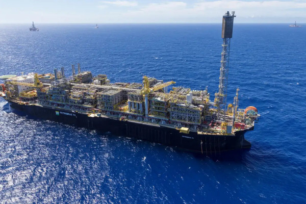 Petrobras bate recorde de produção e amplia exportações em 2025