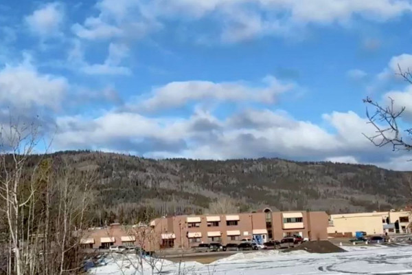 Ataque a tiros em escola no Canadá deixa 10 mortos