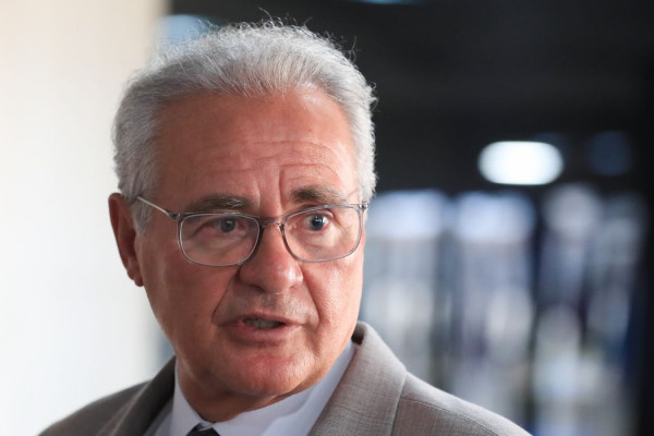 Senadores se reúnem com Fachin e pedem acesso à inquérito do Master