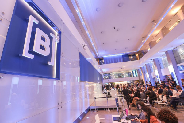 Bolsa volta a bater recorde e encosta nos 190 mil pontos