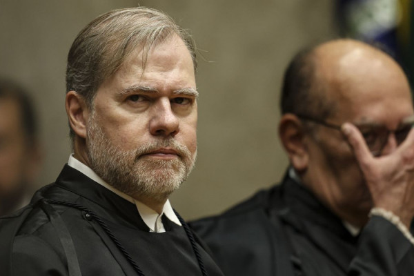 Banco Master: Toffoli pede que PF envie dados de celulares apreendidos