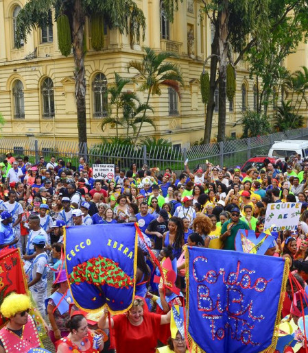 Ilú Obá De Min e Banda do Trem Elétrico abrem carnaval de rua em SP