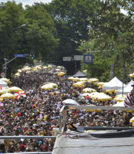SP: Agrada Gregos é destaque deste sábado; veja programação de blocos