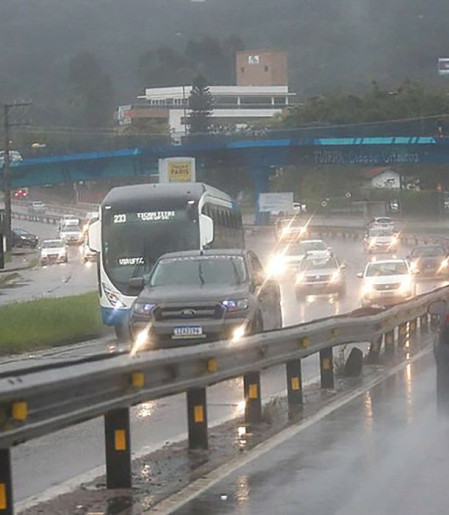 SC tem alerta vermelho para alagamentos e deslizamentos na capital