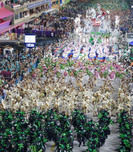 Série Ouro: Escolas "jovens" disputam título com medalhões do carnaval
