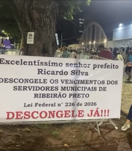 Servidora municipal manifestação e samba na avenida