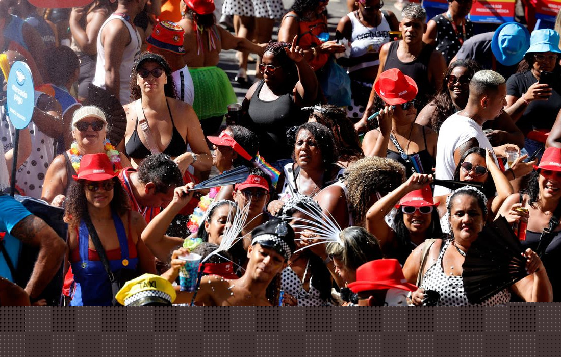 Carnaval 2026: veja programação de blocos no Rio neste sábado (14)