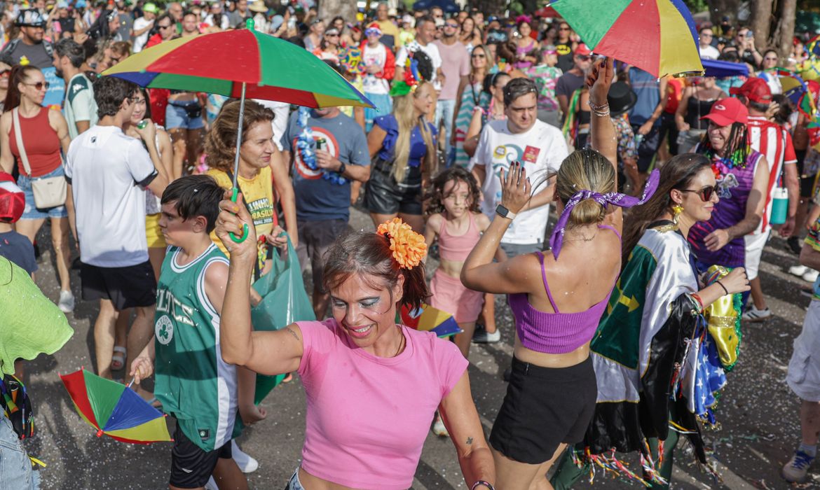 Galinho de Brasília honra a tradição do frevo e a paixão pelo futebol