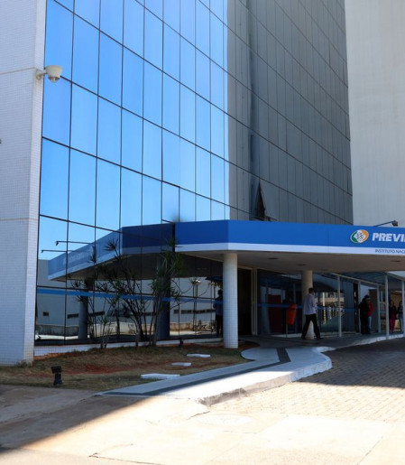 Tese da AGU obriga autor de feminicídio a ressarcir pensão do INSS