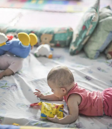 Pobreza afeta desenvolvimento de bebês desde 6 meses, mostra pesquisa