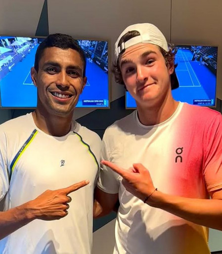 Duelo entre João Fonseca e Thiago Monteiro agita noite do Rio Open