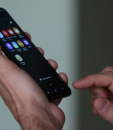 Veja dicas para proteger seu celular de golpes virtuais no carnaval