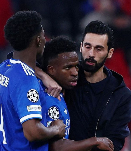 Vini Jr marca golaço e denuncia caso de racismo em Liga dos Campeões