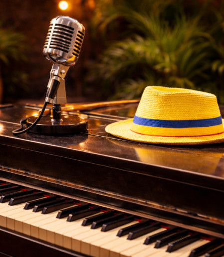 Clássicos de Zeca Pagodinho ganham versão em piano e voz