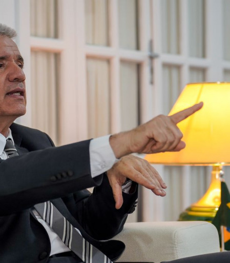 Embaixador de Cuba chama de genocídio medidas de Trump sobre petróleo