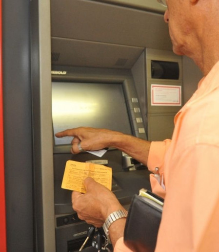 Agências bancárias reabrem nesta quarta-feira a partir do meio-dia