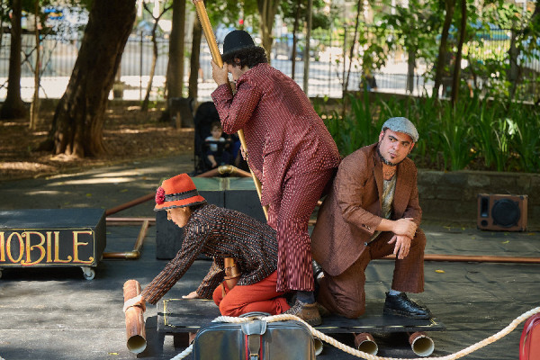 Espet&aacute;culo "MOBILE" celebra os 20 anos da Cia Circo Del&iacute;rio com acrobacias, comicidade e refer&ecirc;ncias ao cinema mudo no palco do Teatro do SESI Ribeir&atilde;o Preto